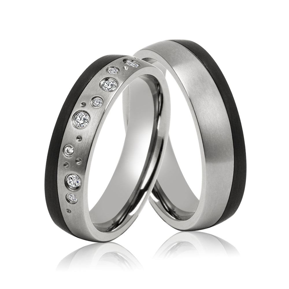 Partnerringe aus Titan und Carbon mit Zirkonia ink. Gravur | SD 7014
