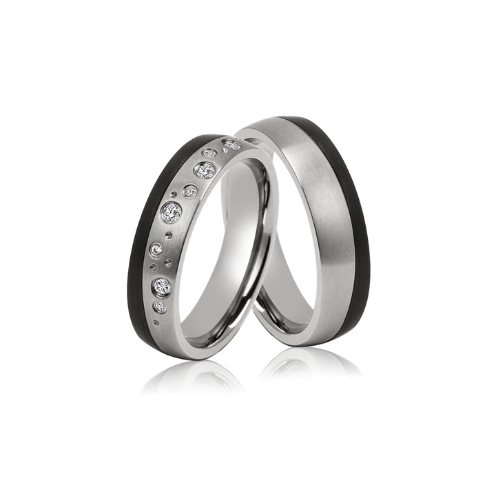 Partnerringe aus Titan und Carbon mit Zirkonia ink. Gravur | SD 7014