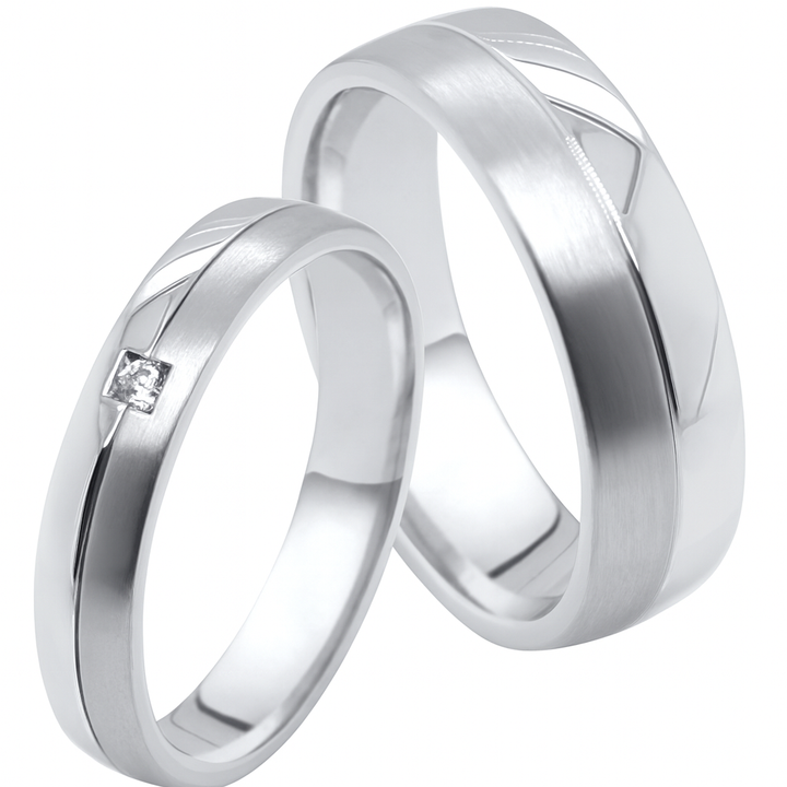 Partnerringe aus Titan und Edelstahl mit Zirkonia im Damenring