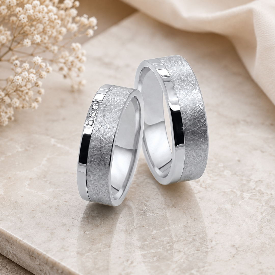 Paar Eheringe Partnerringe aus Titan und Edelstahl. Glänzend und Eismatt mit 3 Zirkonia