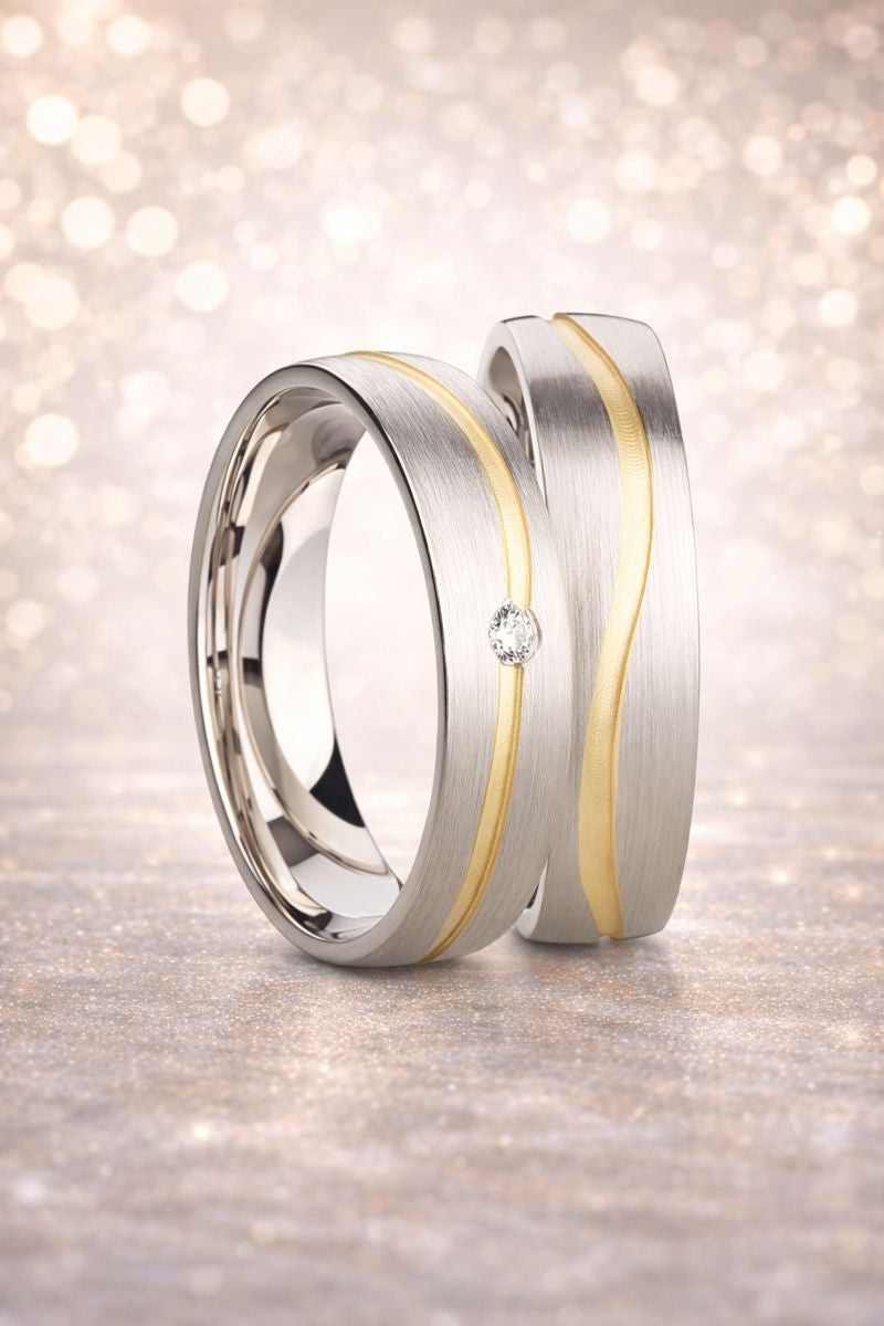 Eheringe & Partnerringe aus 925 Silber – Ringpaar „Aurelio“ mit Zirkonia im goldenen Kanal inkl. Gravur | SR1066